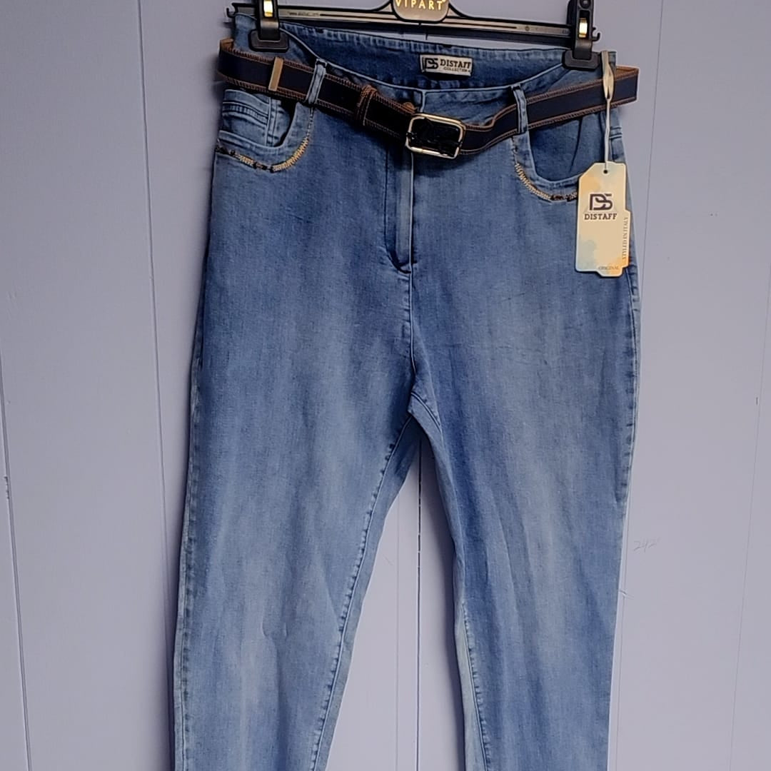 Skyline Classic Belted Jeans by DISTATT